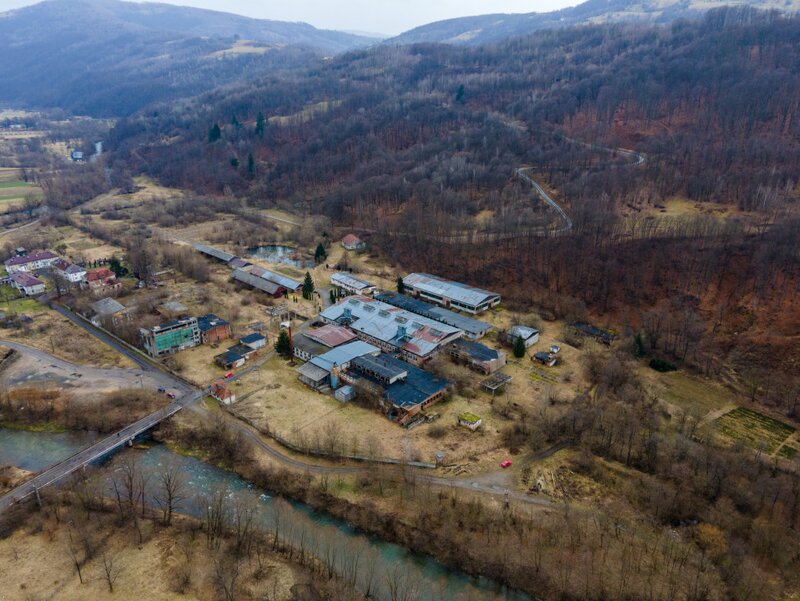 Negreni hala industriala - fosta fabrica de scaune din lemn vanzare rapida