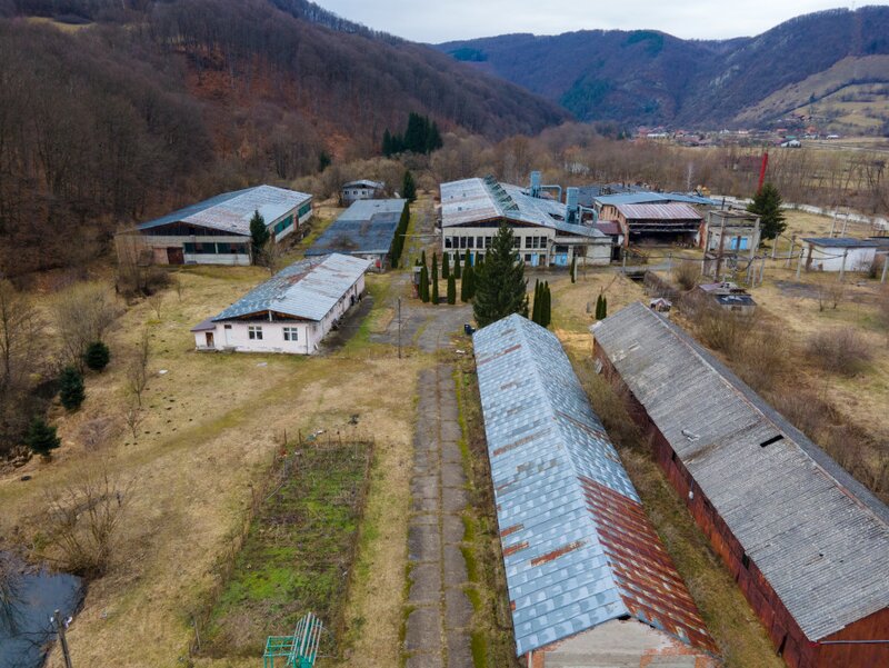 Negreni hala industriala - fosta fabrica de scaune din lemn vanzare rapida