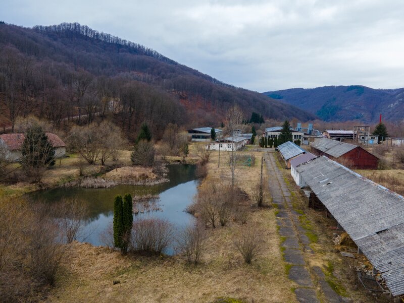 Negreni hala industriala - fosta fabrica de scaune din lemn vanzare rapida