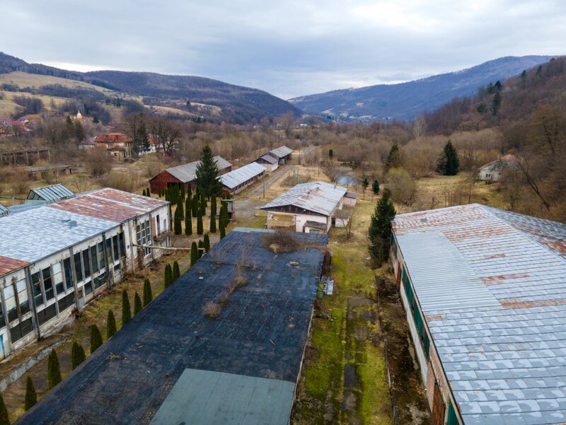 Negreni hala industriala - fosta fabrica de scaune din lemn vanzare rapida