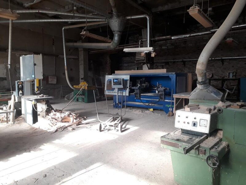 Negreni hala industriala - fosta fabrica de scaune din lemn vanzare rapida