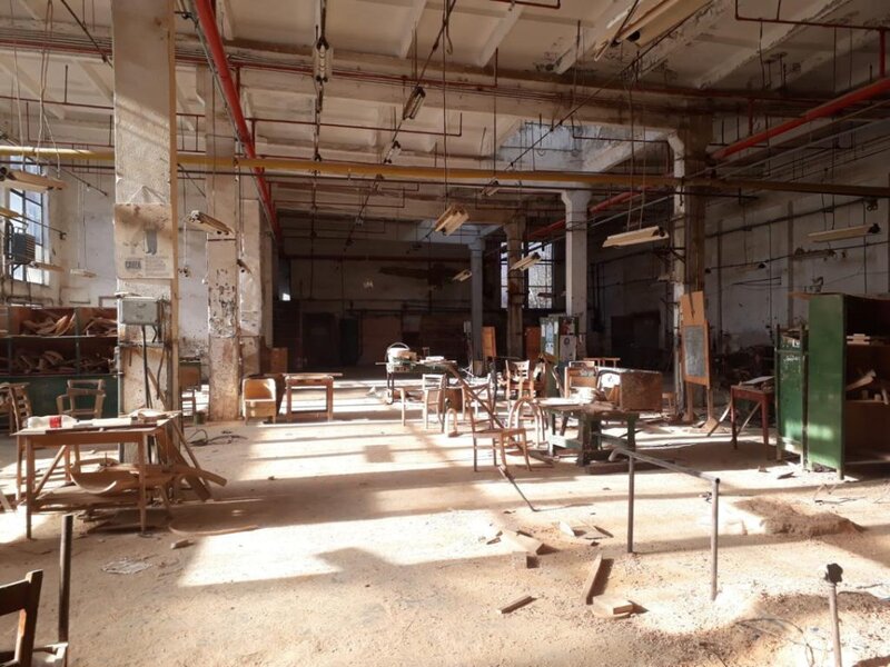 Negreni hala industriala - fosta fabrica de scaune din lemn vanzare rapida